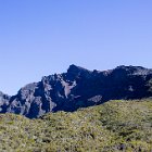 On entame la longue descente, mais en se retournant quelques fois pour contempler le piton des Neiges