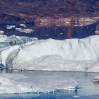 En bas devant la falaise aux oiseaux, la Louise...