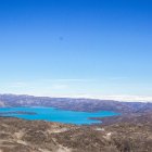 d'un coté un grand lac...