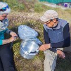 Une fois les rangements terminés, on passe au grattage des moules